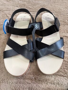 Time and Tru Black Cross-Strap Sandals